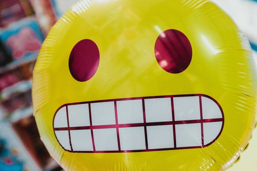 emoji balloon